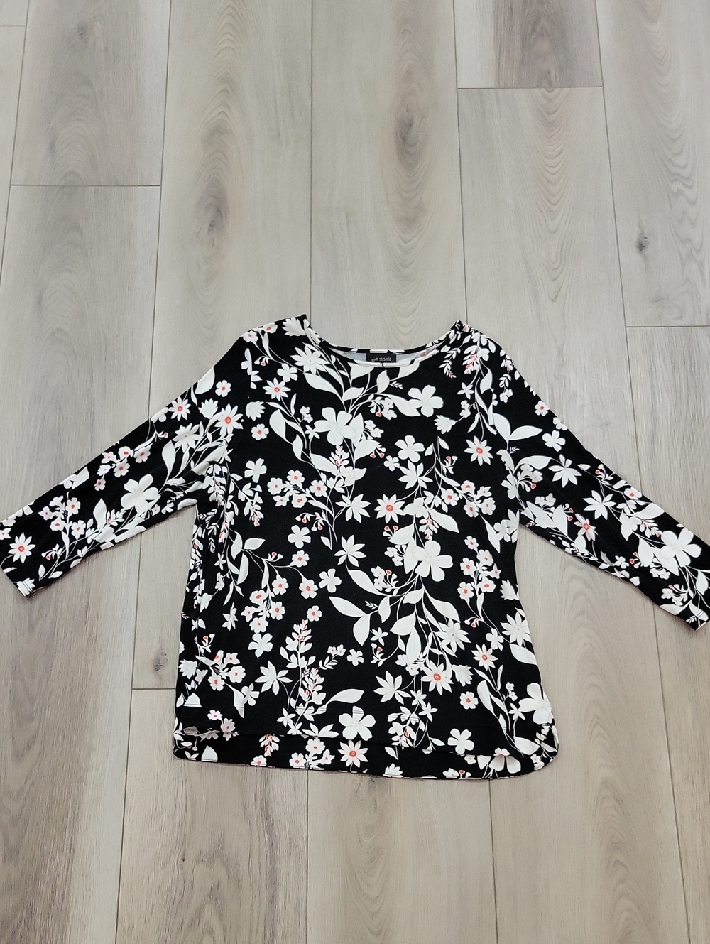 J. Jill Black Floral Long-Sleeve Tee with White & Light Pink Blooms